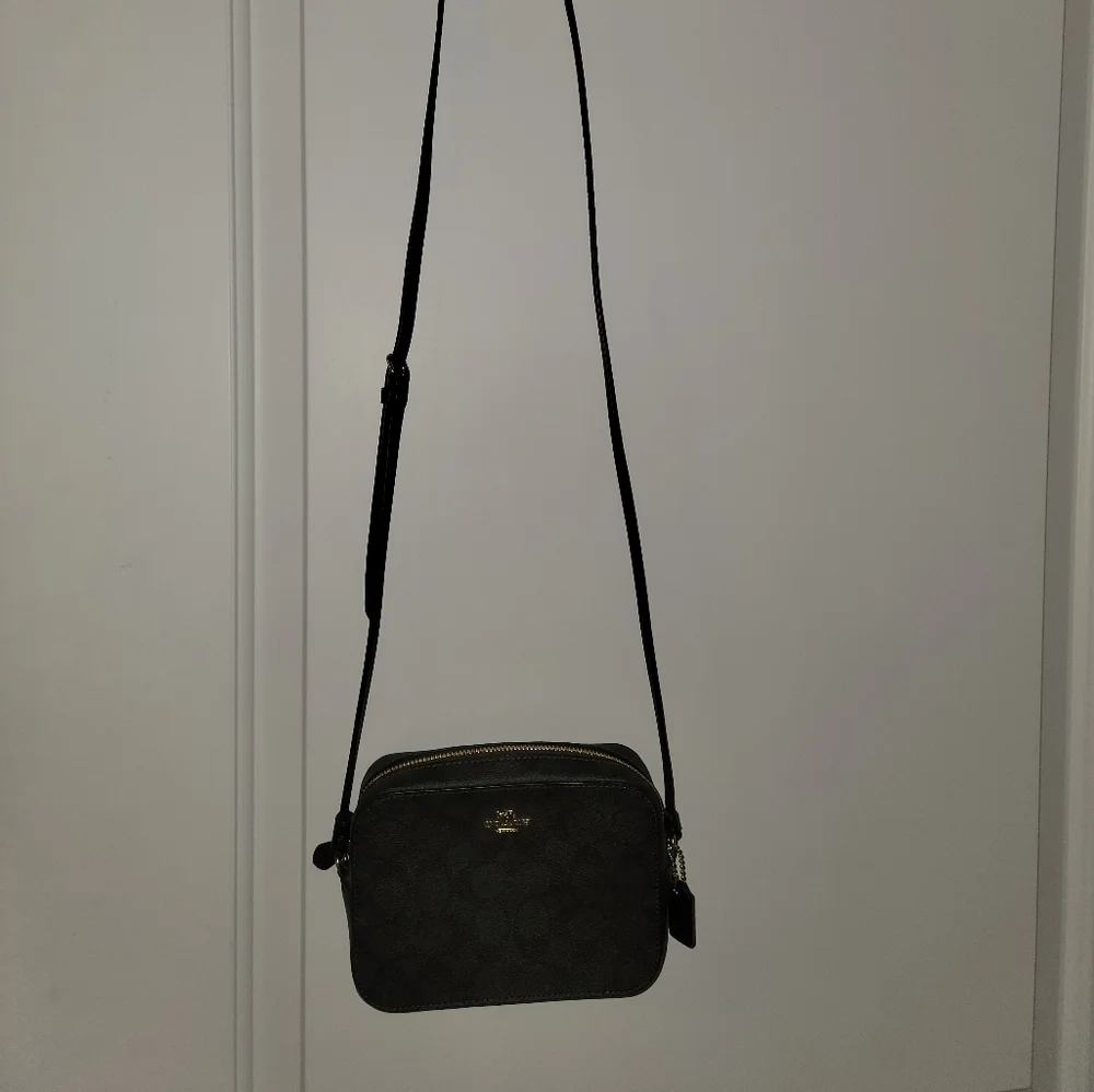 Coach New York Small Camera Bag in Signature Canvas - Picture 2 of 3